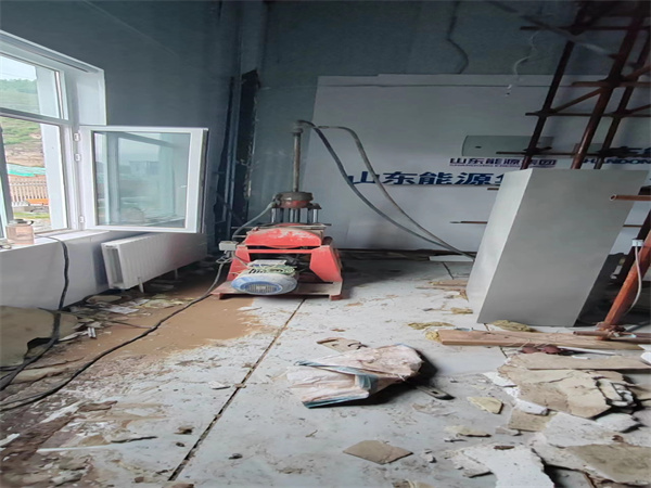 苏尼特左地基基础下沉墙体裂缝加固注浆顶升施工